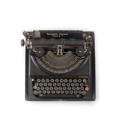 REMINGTON REMINGTON Machine à écrire portable modèle 5T