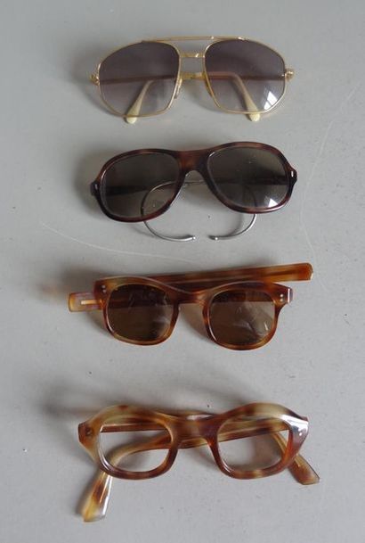Lunette vintage Ensemble de quatre paires de lunettes vintage à monture en écaille...