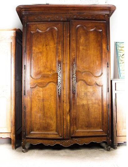 Armoire Provençale Grande armoire provençale (manque charnière) 143 x 60 x 245 cm...