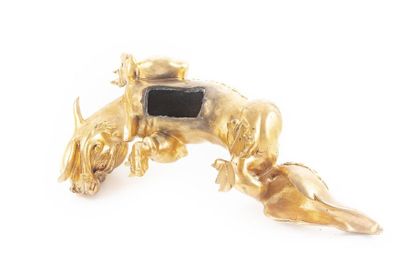 null CHINE
Dragon en bronze doré
H. : 31 cm ; L. : 11 cm