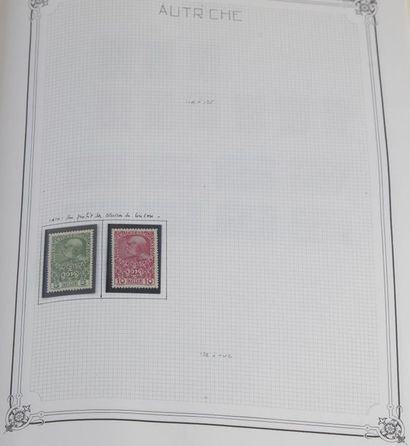 null Importante collection de timbres présentée en 11 albums Yvert & Telliez comprenant...