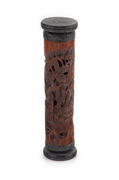 null ASIE
Boite à grillons en bois sculpté
H. 25 cm 