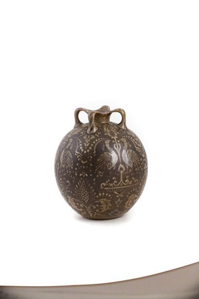 null KELLER & GUÉRIN - LUNÉVILLE 
Vase de forme ovoïde en faïence à décor dit " Arabe...