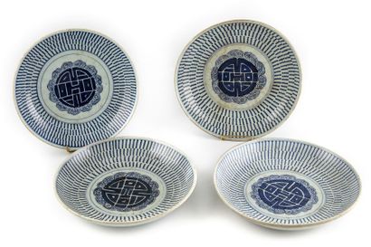 null ASIE
Quatre plats en céramique à décor émaillé bleu sur crème
Epoque XIXe siècle
D....