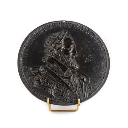 null Plaque en bronze patiné orné d'un portrait en relief d' Henri IV.
Epoque XIXe...