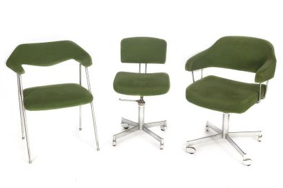 null 4 fauteuils et une chaise en feutrine verte
Vers 1950
