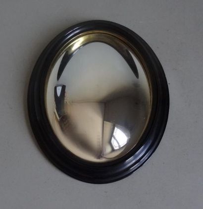 null Miroir sorcière de forme ovale en bois noirci
H. : 30 cm
