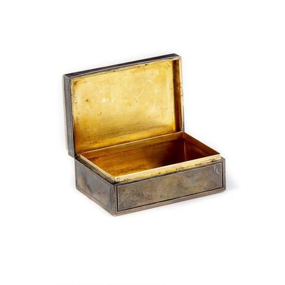 null Boîte rectangle en métal argenté ornée sur le couvercle d'une plque de jade...