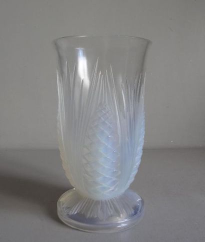 null VERLYS - France
Vase " Ananas " de forme cornet en verre transparent et opalescent,...