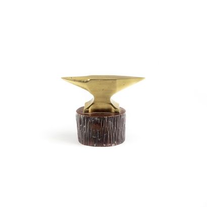 null Pierre à marteler de bijoutier en bronze (mini enclume)
12 x 10 cm