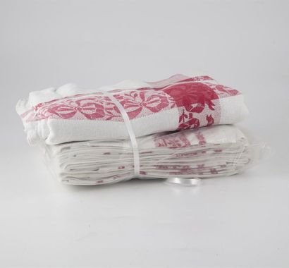 NAPPE EN COTON Nappe en coton et bande rouge 8 couverts et 11 serviettes