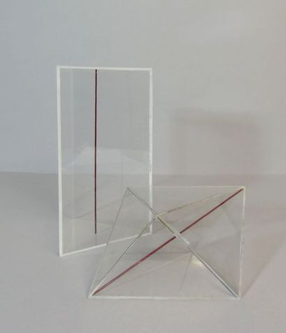 null Deux formes d'étude géométriques en plexiglas  Modèles à tiges métalliques 25...