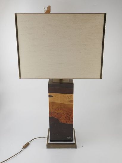 MAHEY Jean-Claude MAHEY
Grande lampe de section carrée en placage de bois vernis...