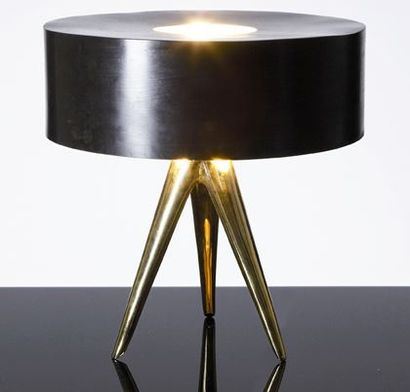 BARRAULT Julien BARRAULT
Lampe à poser TREEPOD à piètement tripode en bronze doré...