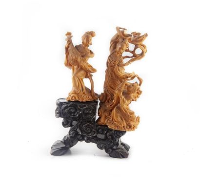 null CHINE 

Groupe en bois sculpté représentant des musiciennes et une danseuse...