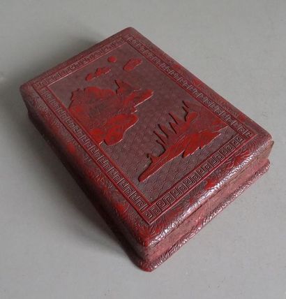 null CHINE

Boite couverte de forme rectangulaire en bois et laque rouge de Pékin...