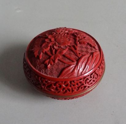 null CHINE

Boite couverte de forme ronde en laque rouge de Pékin à décor ciselé...