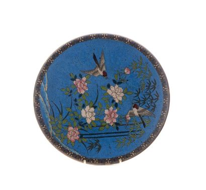 null CHINE

Assiette en métal à décor cloisonné d'oiseaux et fleurs 

Circa. 1900

Diam....