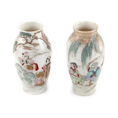 null JAPON - SATSUMA (?)

Paire de petits vases en porcelaine à décor de paysage...