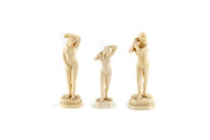 null 3 petites sculptures en ivoire représentant des nus féminins
Premier tiers du...