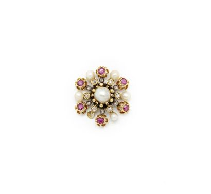 null Broche fleurs ornée de perles, diamants et petits rubis
Manque pic d'attache
Poids...