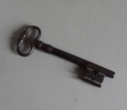 null Importante clef ancienne de propriété
L. 22 cm
