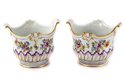 null Manufacture de WIEN - Autriche
Paire de cache-pots en porcelaine en forme de...