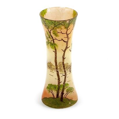 null Vase de forme tubulaire en verre à décor émaillé d'un paysage de sous-bois.
Circa...