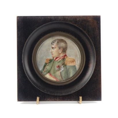 null École FRANCAISE du XIXe
Portrait de Napoléon de profil
Miniature sur ivoire...
