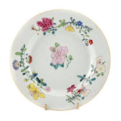 null COMPAGNIE DES INDES
Assiette en porcelaine à décor de fleurs.
Epoque XVIIIe...