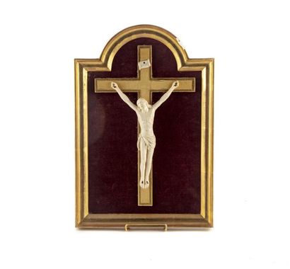 null Christ en ivoire dans un cadre en bois doré
H. : 16 cm
Cadre 35 x 24 cm