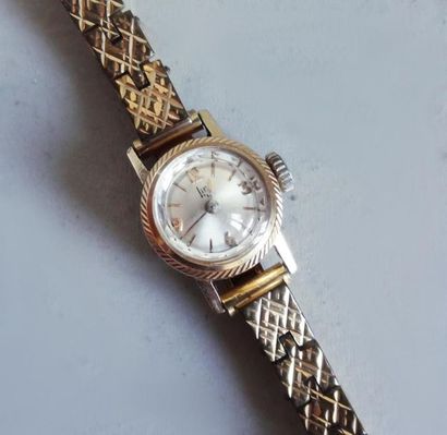 null LIP - Vintage
Petite montre de Dame en métal doré. Cadran beige à chiffres arabes...