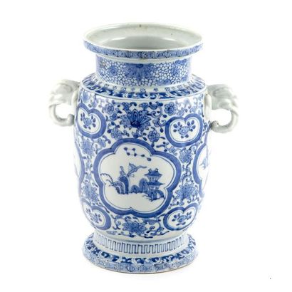 null CHINE
Potiche en porcelaine bleu et blanc 
H. : 29 cm 