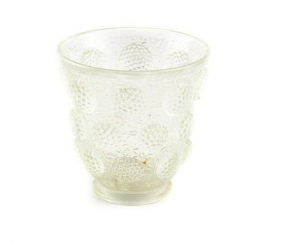 null Vase en verre moulé à décor d'oeillets.
H. : 18 cm