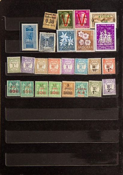 null Accumulation présentée en 7 classeurs composée de timbres des DOM TOM, France...