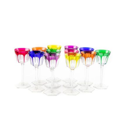 null BACCARAT
Suite de douze verres à pied en cristal transparent doublé de couleurs
Signé...