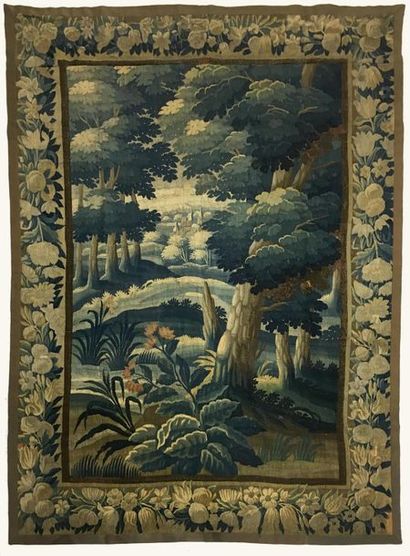 null AUBUSSON
Tapisserie d'entre fenêtre à sujet de verdure encadrée de bordures...