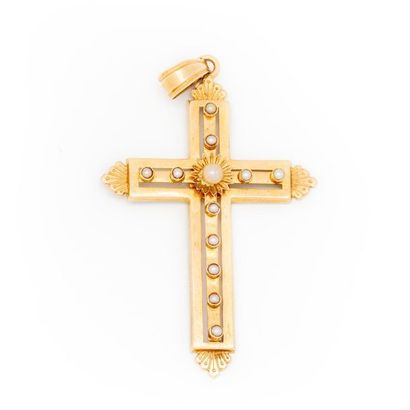 null Pendentif en forme de croix en or jaune 18 carats ornée de petites perles
Poids...