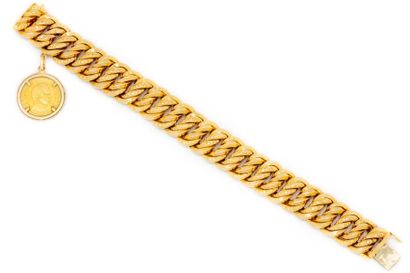 null Large bracelet gourmette en or jaune 18k (750 millièmes) à mailles américaines...