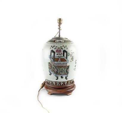 null CHINE
Potiche en porcelaine émaillée montée en lampe
H.: 34 cm