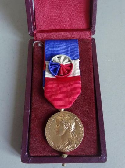 null Médaille du Travail (1964) du Ministère du travail et de la sécurité sociale...