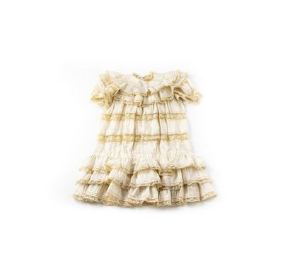 null Une robe d'enfant en soie et dentelle vers 1900