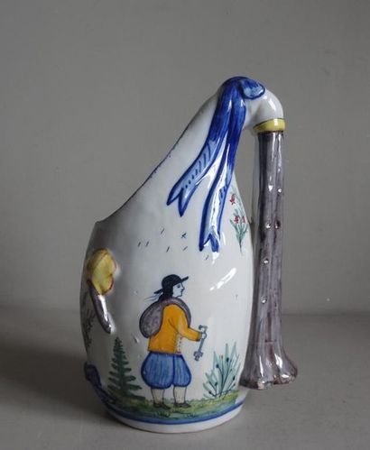 H.B QUIMPER H.B QUIMPER
Vase trompe l'oeil en forme de biniou en faïence à décor...