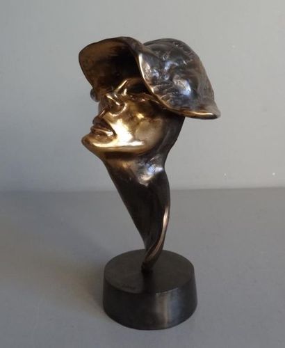Yves LOHE (1947) Yves LOHÉ (1947)
Femme au chapeau
Bronze patiné
H. 20 cm 