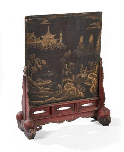 null CHINE - XIXe siècle
Ecran en bois sculpté laqué noir à décor en laque or, rouge,...