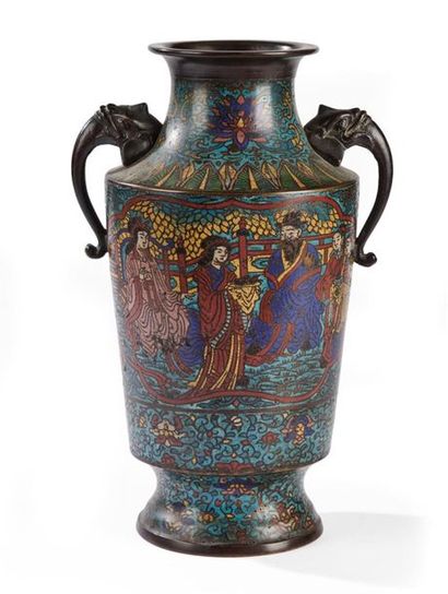 null JAPON - Vers 1900
Vase en bronze à patine brune et émaux cloisonnées polychromes...