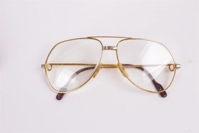 null CARTIER : Monture de lunettes en métal doré.
Dans leur écrin avec certificat...