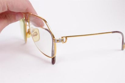 null CARTIER : Monture de lunettes en métal doré.
Dans leur écrin avec certificat...