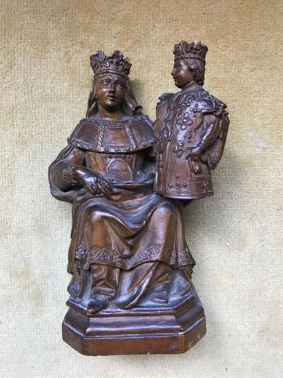 null GROUPE de deux personnages, le Vierge et l'Enfant Jésus en bois sculpté 
XIXe...