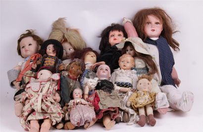 null LOT divers de 13 poupées de bazar dont bébé à tête caractérisée. En l'état....